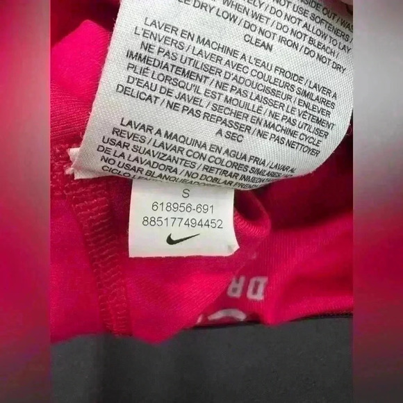 Nike Go, Size S
Women's Firm-Support High-Waisted Capri Leggings with Pockets - Picture 6 of 10